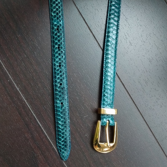 SOLD Vintage blue/emerald genuine snake skin belt - Picture 9 of 12